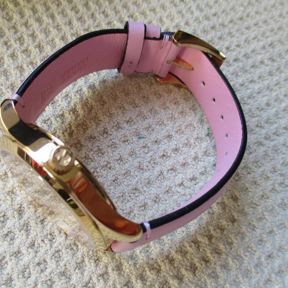 GUCCI LIMITED EDITION VERY RARE, Feline Heads, Mother-of-Pearl Dial Ladies Watch main image 6